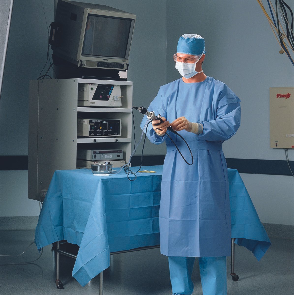 Halyard Protective Procedure Gown with Knit Cuffs